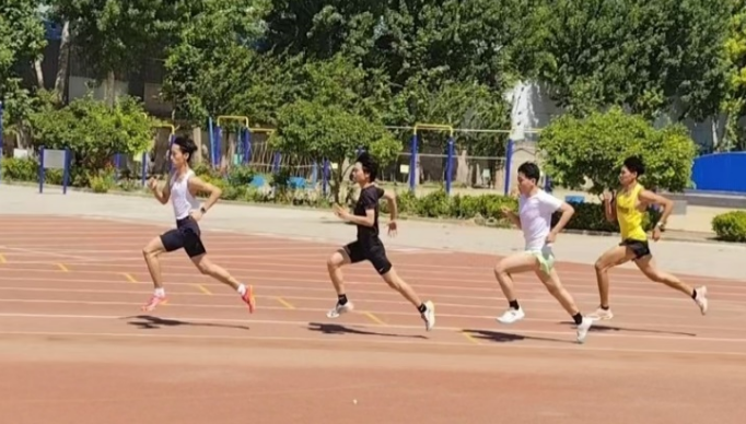 bat365正版唯一官网田径队与河北农业大学田径队举行田径交流赛