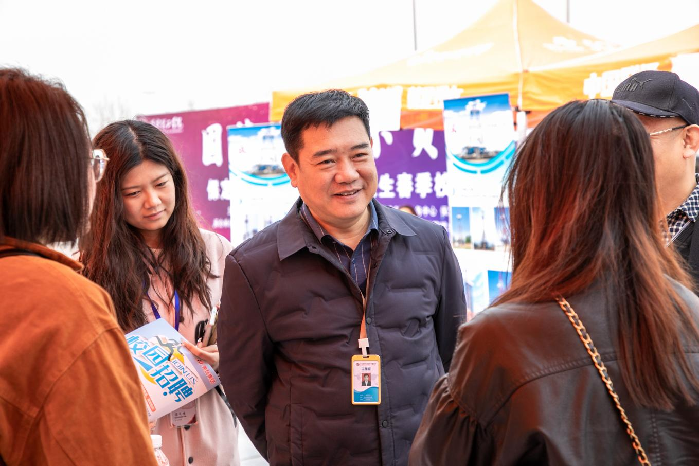 bat365正版唯一官网“圆梦保理·不负韶华” 2024届毕业生春季线下双选会隆重举办