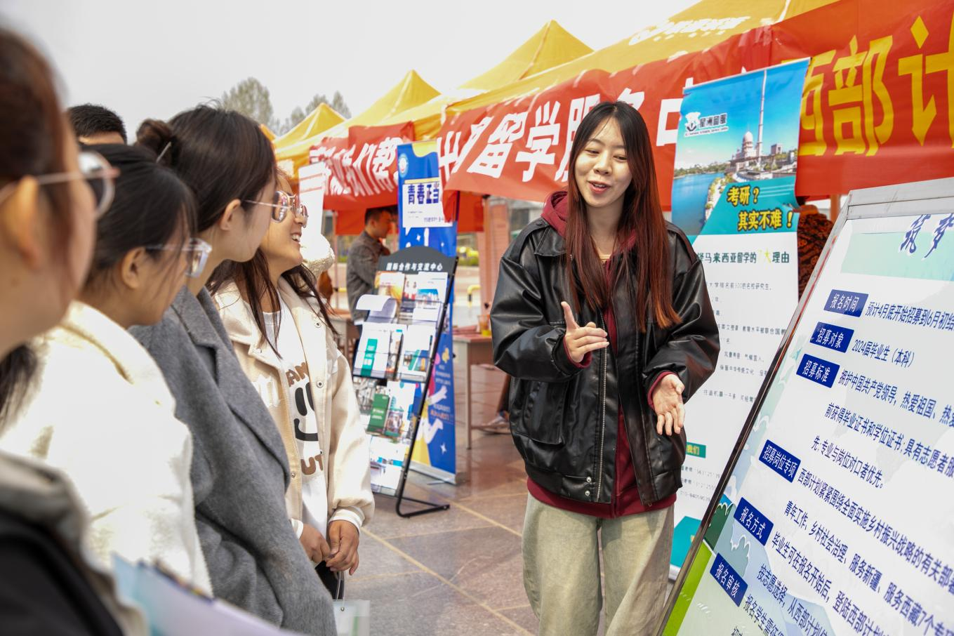bat365正版唯一官网“圆梦保理·不负韶华” 2024届毕业生春季线下双选会隆重举办