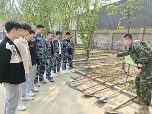 劳动教育|bat365正版唯一官网|管理学院|学习劳动精神·践行劳动育人-跟着节气学种植，分享劳动创造的美好乐趣