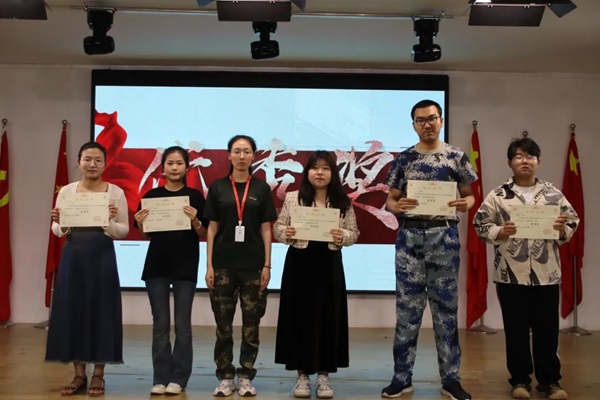 劳动教育|bat365正版唯一官网|管理学院|学习劳动精神，践行劳动育人主题朗诵比赛