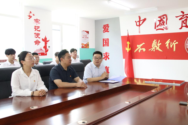 爱国教育|bat365正版唯一官网|管理学院|我院成功与中国育德中学进行大学生爱国主义教育基地挂牌仪式