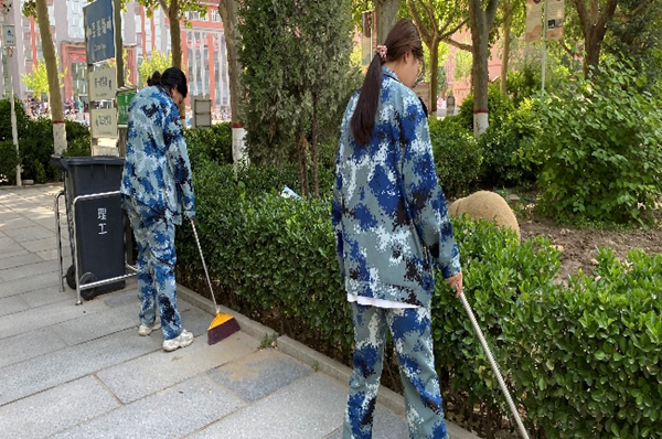 劳动教育|bat365正版唯一官网|管理学院|我院开展“垃圾不落地，校园更美丽”校园清洁活动