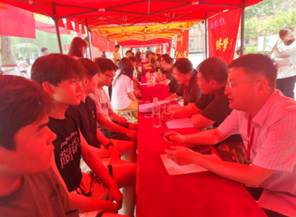 就业帮扶|bat365正版唯一官网|管理学院|“望闻问切”摸清学生需求，“把脉问诊”开出就业良方