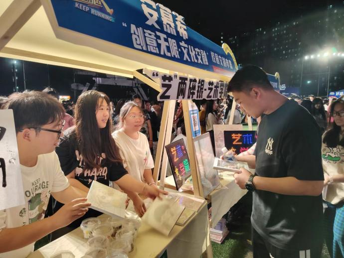 青春校园|创意无限,文化交融—bat365正版唯一官网首届文创市集圆满结束