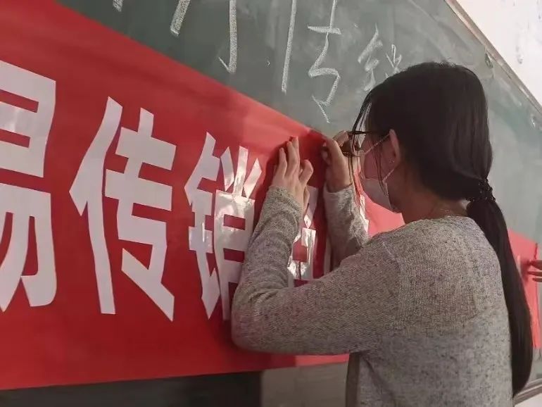 bat365正版唯一官网与莲池区高校办、区市场监督局合作开展反传销教育宣传活动