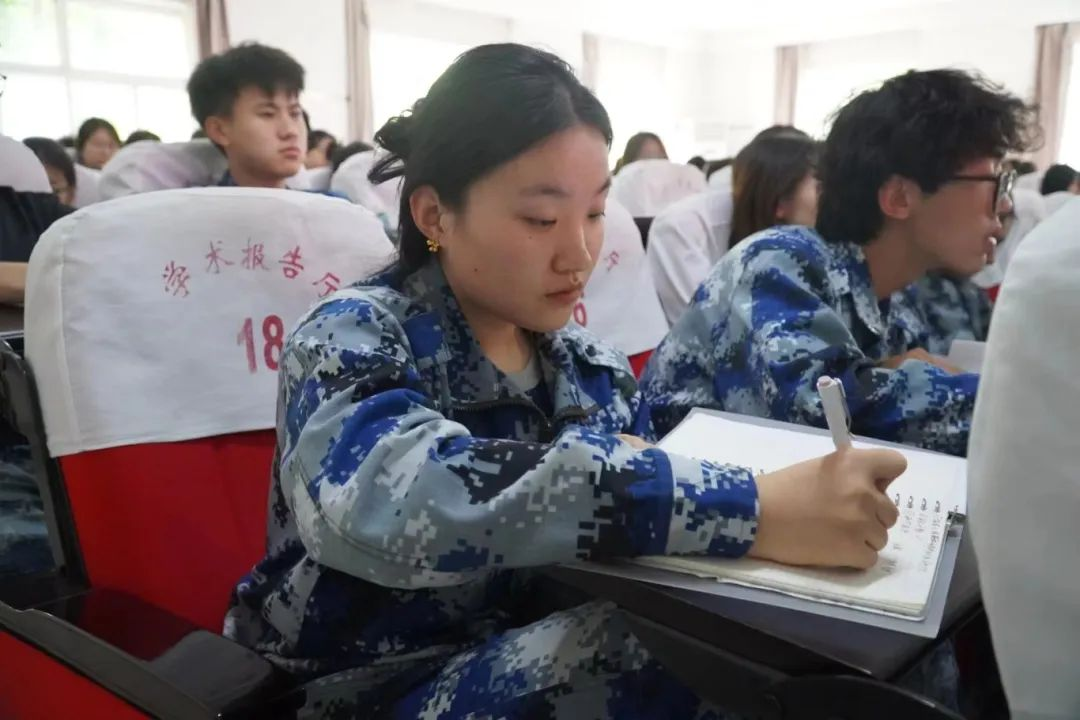 bat365正版唯一官网联合莲池区疾控中心开展辅导员心理健康培训工作