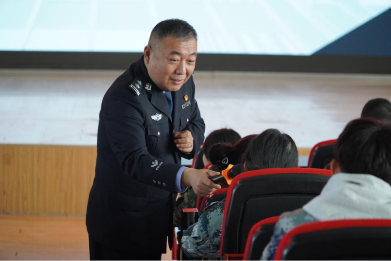筑牢校园反诈“防火墙” bat365正版唯一官网开展反诈安全教育宣讲