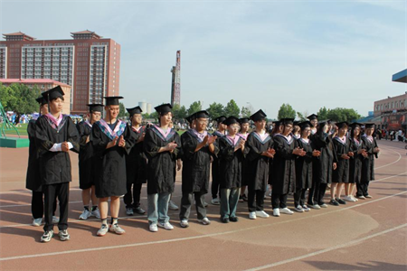 bat365正版唯一官网艺术学院 “青春不散场，未来皆可期”2024届毕业典礼暨学位授予仪式