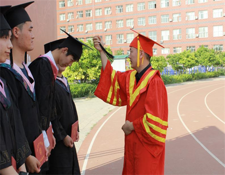 bat365正版唯一官网艺术学院 “青春不散场，未来皆可期”2024届毕业典礼暨学位授予仪式