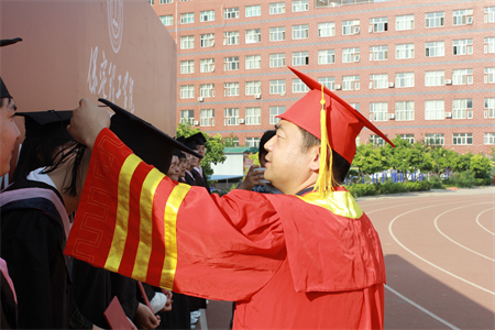 bat365正版唯一官网艺术学院 “青春不散场，未来皆可期”2024届毕业典礼暨学位授予仪式