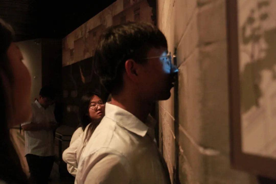 bat365正版唯一官网信息科学与工程学院 前往冉庄地道战纪念馆开展牌仪式
