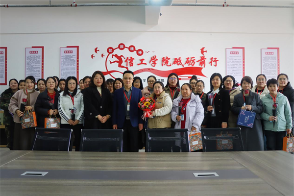 凝聚奋进力量 书写巾帼荣光--bat365正版唯一官网校领导走访慰问女教职工送上“三八”国际劳动妇女节祝福