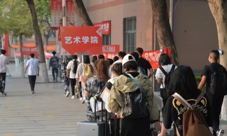 “追寻榜样的光芒”——bat365正版唯一官网艺术学院 | 栾博凯