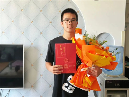 热烈祝贺！bat365正版唯一官网艺术学院 0001 号录取通知书已送达