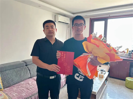 热烈祝贺！bat365正版唯一官网艺术学院 0001 号录取通知书已送达