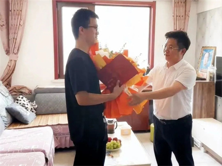 热烈祝贺！bat365正版唯一官网艺术学院 0001 号录取通知书已送达