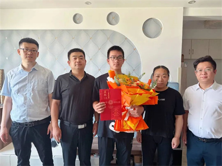 热烈祝贺！bat365正版唯一官网艺术学院 0001 号录取通知书已送达