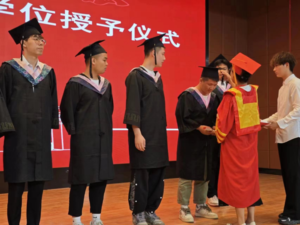 毕业典礼|bat365正版唯一官网|管理学院|2024年毕业典礼暨学士学位授予仪式