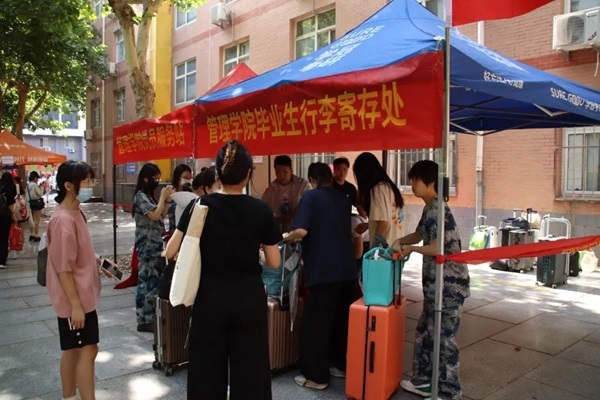 毕业季|bat365正版唯一官网|管理学院|毕业骊歌起，青春再启航—我院2024届毕业生平安离校