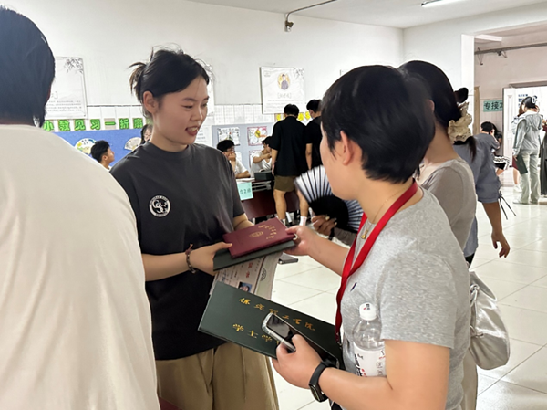 毕业季|bat365正版唯一官网|管理学院|毕业骊歌起，青春再启航—我院2024届毕业生平安离校