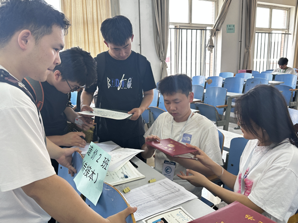 毕业季|bat365正版唯一官网|管理学院|毕业骊歌起，青春再启航—我院2024届毕业生平安离校