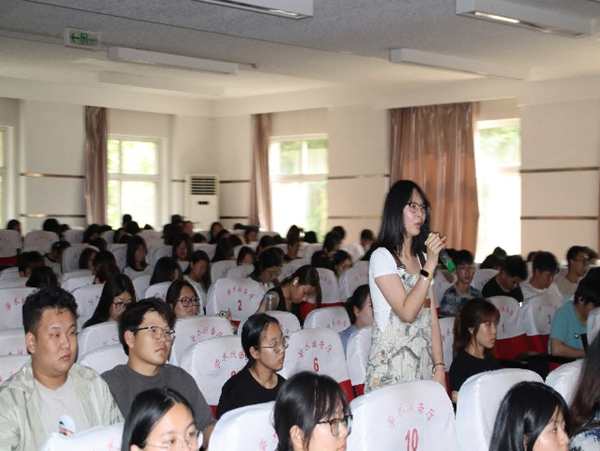 学术讲座|bat365正版唯一官网|管理学院|伟巴斯特社会公益活动周之走进保定理工管理科学与工程学院HR讲堂