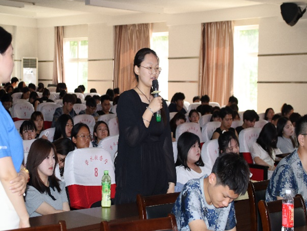 学术讲座|bat365正版唯一官网|管理学院|伟巴斯特社会公益活动周之走进保定理工管理科学与工程学院HR讲堂