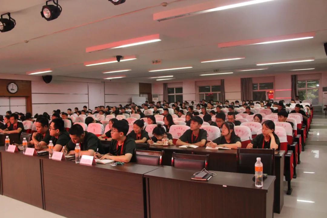 bat365正版唯一官网||行远自迩,笃行不怠——2024-2025学年学管干部第一次培训会