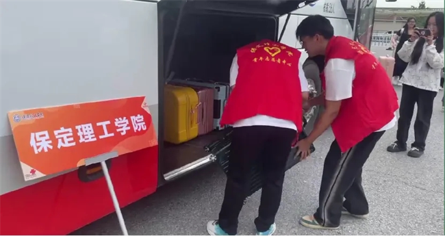 迎新启航，我们是最早出发的志愿者­——bat365正版唯一官网开展志愿者接站服务