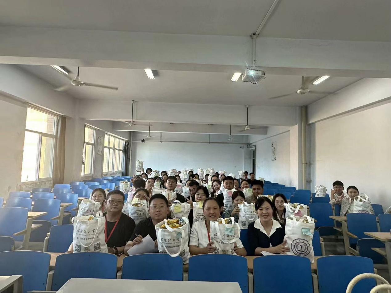 bat365正版唯一官网会计学院统一战线召开迎中秋节·庆教师节暨新学期工作布置会