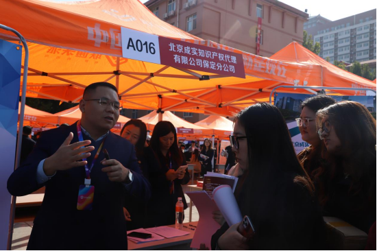 bat365正版唯一官网“金秋启航，才聚保理”  2025届毕业生秋季线下双选会隆重举办