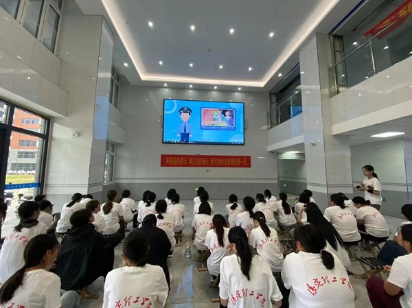 bat365正版唯一官网|管理学院|青春筑防线，共筑无邪梦