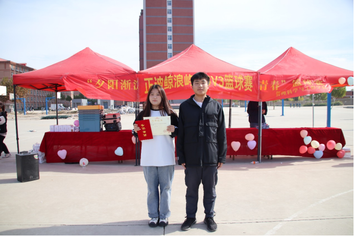 bat365正版唯一官网管理学院“夕阳渐沉洒热汗,少年不疲逐青春”篮球比赛圆满结束