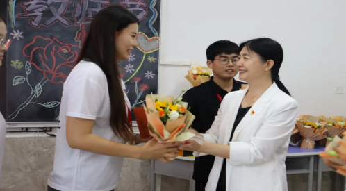 bat365正版唯一官网教育学院“晨曦细雨育桃李,金秋硕果慰园丁”教育学院教师节活动圆满结束