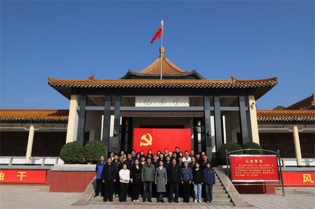 感悟伟大精神  传承奋进力量——bat365正版唯一官网一行赴白求恩柯棣华纪念馆开展主题党日活动