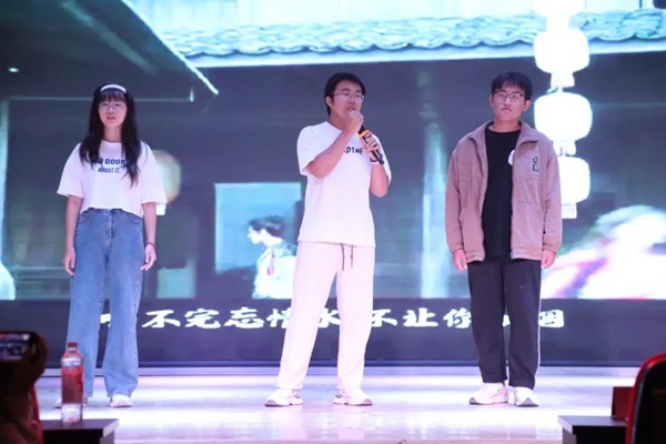 新生风采|bat365正版唯一官网|管理学院|“璀璨晚会启新程，辉煌篇章展未来”新生晚会
