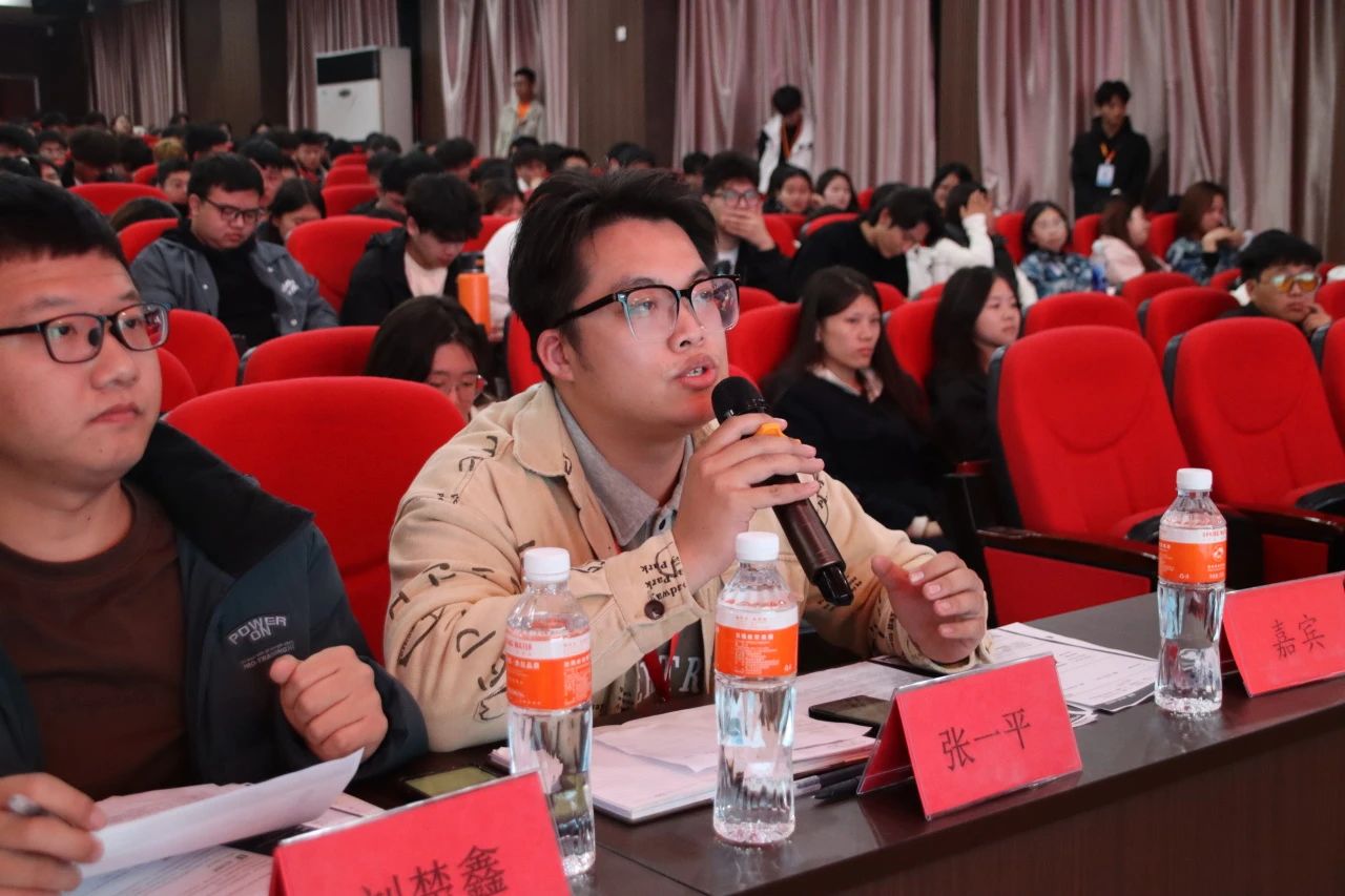 专业竞赛|bat365正版唯一官网|管理学院|“化繁为‘简’,‘职’面未来”简历大赛