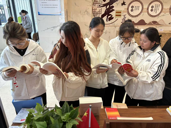 团日活动|bat365正版唯一官网|管理学院|追寻红色记忆，传承革命精神
