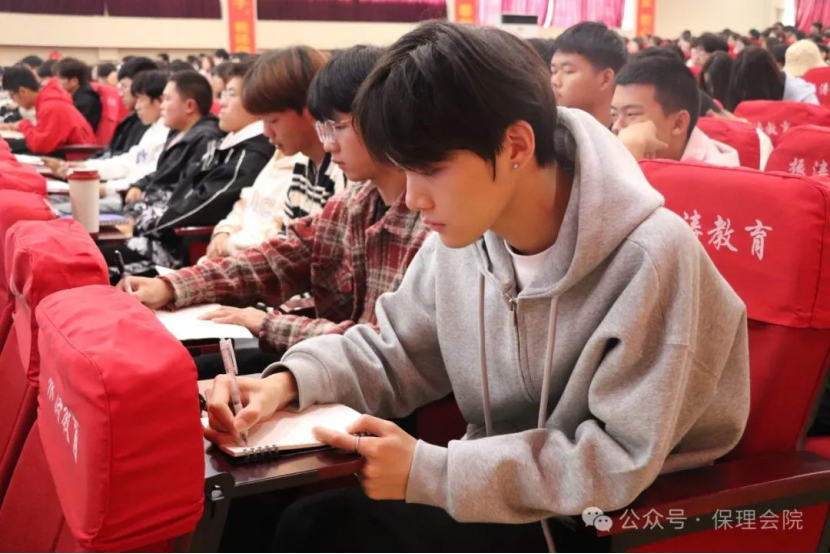 bat365正版唯一官网会计学院企业讲座助力，绘制职业蓝图