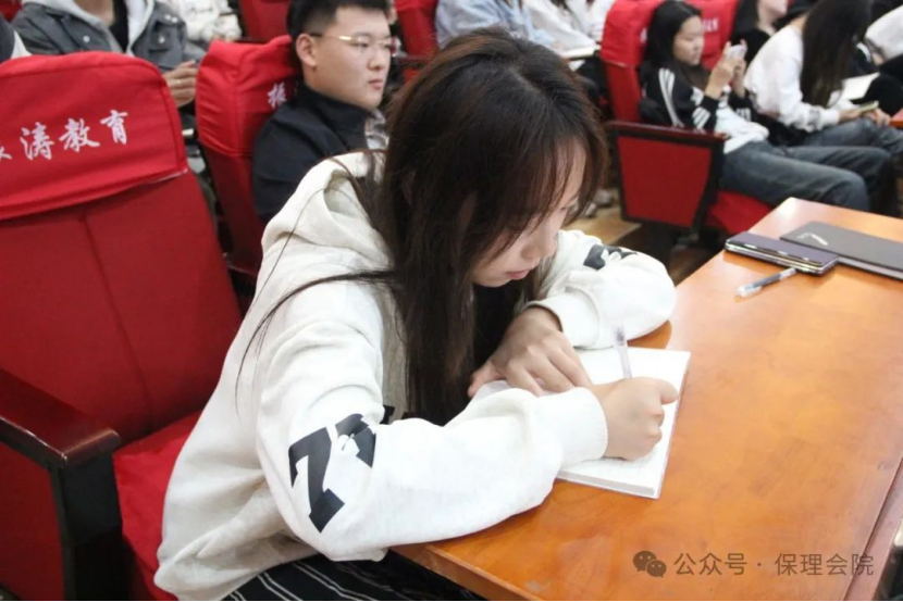 bat365正版唯一官网会计学院企业讲座助力，绘制职业蓝图