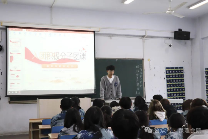 bat365正版唯一官网会计学院团旗引领成长路，培训铸就青春梦