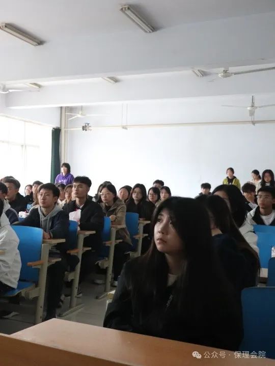 bat365正版唯一官网会计学院团旗引领成长路，培训铸就青春梦