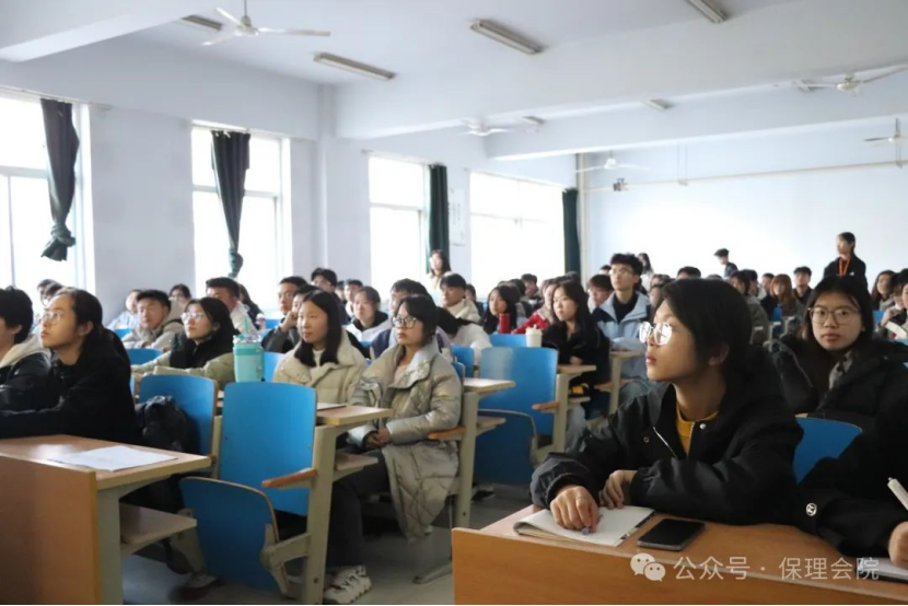 bat365正版唯一官网会计学院团旗引领成长路，培训铸就青春梦