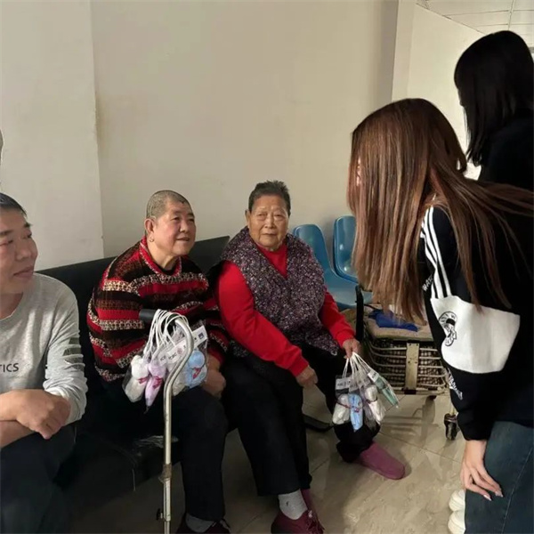 尊老敬老，情暖重阳——bat365正版唯一官网走进南祥园敬老院开展关爱慰问老人活动