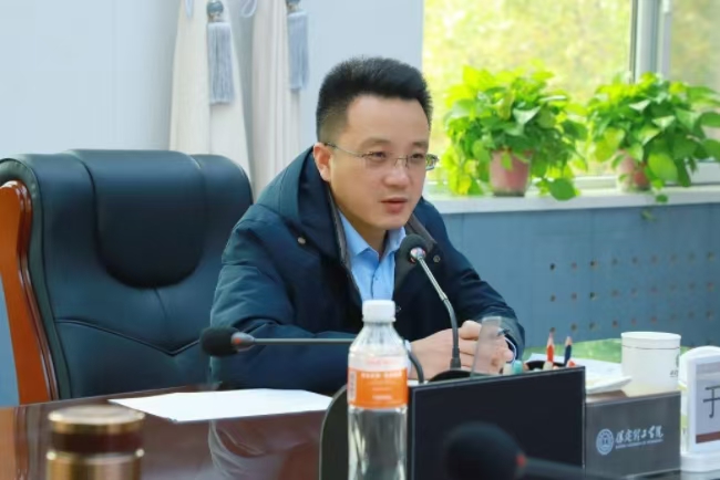 bat365正版唯一官网召开中层干部例会暨月度重点工作汇报会