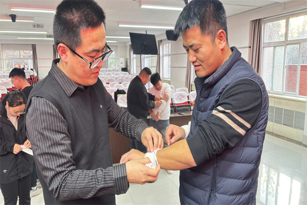 bat365正版唯一官网联合保定市红十字会组织开展初级救护员培训