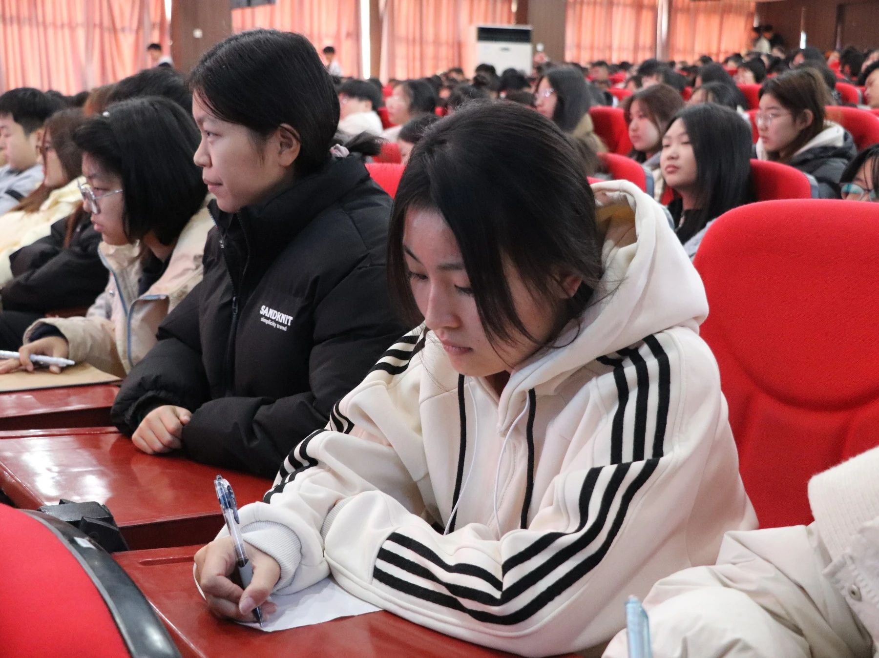 文明用网新征程,法制教育引航标——bat365正版唯一官网举办“文明用网,法制教育”主题讲座