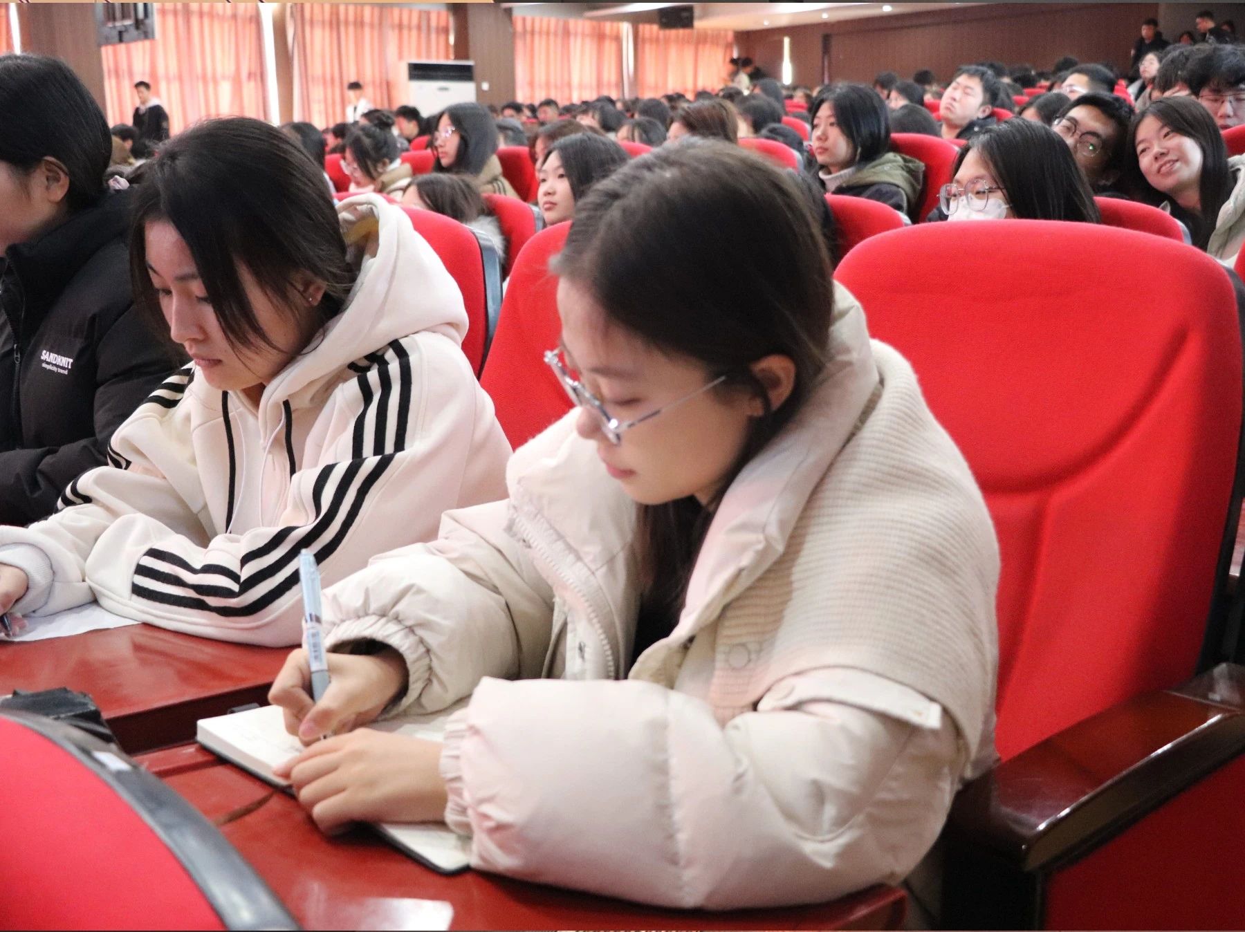 文明用网新征程,法制教育引航标——bat365正版唯一官网举办“文明用网,法制教育”主题讲座