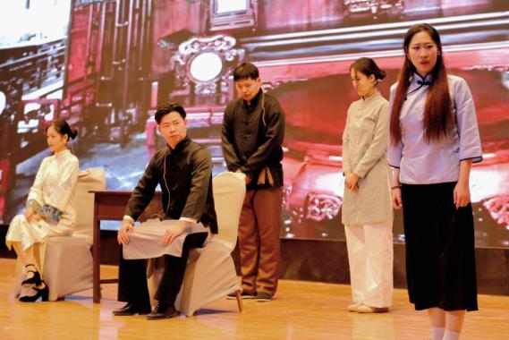 “声采飞扬·梦启新章”——bat365正版唯一官网艺术学院举办2025届播音与主持艺术专业毕业汇演